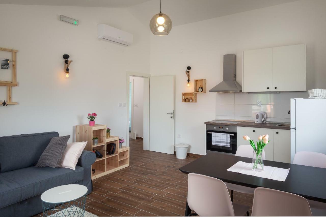 Kvasina Apartments Zadvarje Ngoại thất bức ảnh